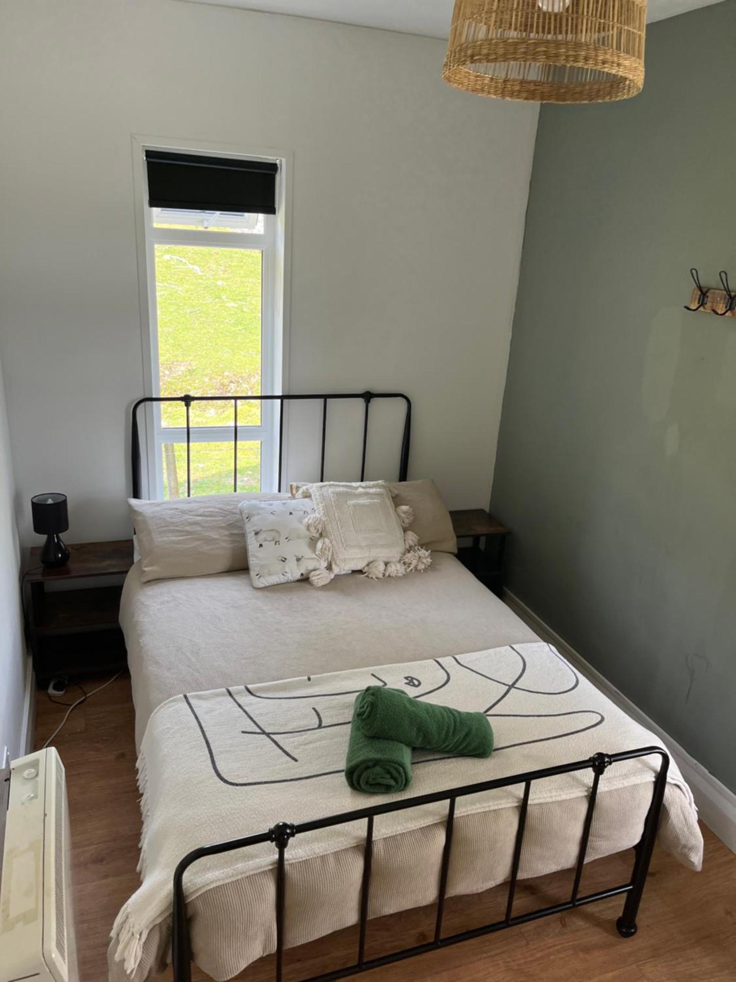 Ben Lettery Hostel Ballynahinch Екстериор снимка